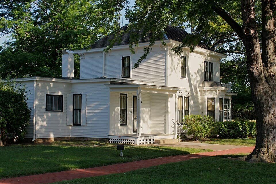 Dwight D. Eisenhower: From D-Day Commander to Cold War President 3 The Eisenhower family home in Abilene, Kansas