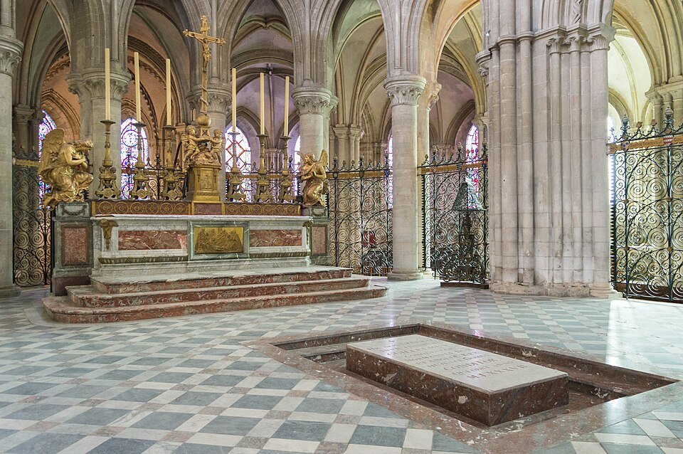 William the Conqueror: From Duke of Normandy to King of England 8 William's grave before the high altar in the Abbaye-aux-Hommes, Caen